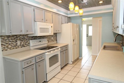 House in Sun City Center, Florida 2 bedrooms, 169.45 sq.m. № 2220871 - photo 12