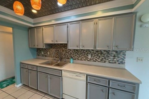 House in Sun City Center, Florida 2 bedrooms, 169.45 sq.m. № 2220871 - photo 13