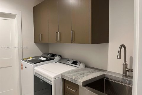 Villa ou maison à vendre à Palmetto Bay, Floride: 4 chambres, 219.62 m2 № 2048816 - photo 11