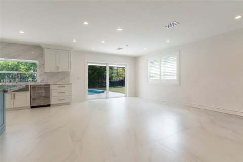 Villa ou maison à vendre à Palmetto Bay, Floride: 4 chambres, 219.62 m2 № 2048816 - photo 7