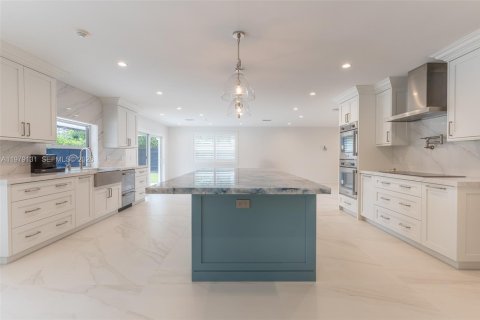 Villa ou maison à vendre à Palmetto Bay, Floride: 4 chambres, 219.62 m2 № 2048816 - photo 4