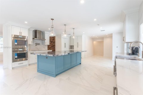 Villa ou maison à vendre à Palmetto Bay, Floride: 4 chambres, 219.62 m2 № 2048816 - photo 3