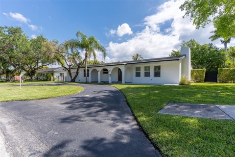 Villa ou maison à vendre à Palmetto Bay, Floride: 4 chambres, 219.62 m2 № 2048816 - photo 2