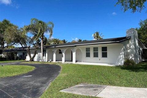 Villa ou maison à Palmetto Bay, Floride 4 chambres, 219.62 m2 № 2048816