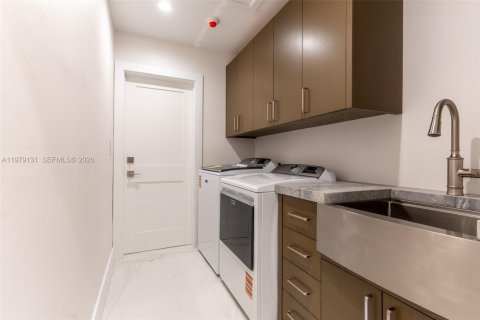 Villa ou maison à vendre à Palmetto Bay, Floride: 4 chambres, 219.62 m2 № 2048816 - photo 10