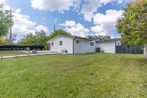 Villa ou maison à vendre à Palmetto Bay, Floride: 4 chambres, 219.62 m2 № 2048816 - photo 24