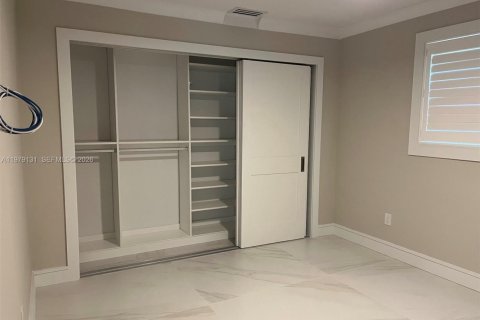 Villa ou maison à vendre à Palmetto Bay, Floride: 4 chambres, 219.62 m2 № 2048816 - photo 9