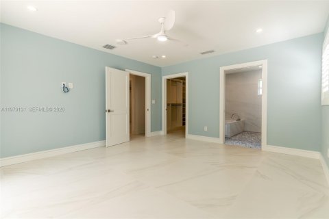 Villa ou maison à vendre à Palmetto Bay, Floride: 4 chambres, 219.62 m2 № 2048816 - photo 15