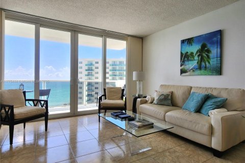 Купить кондоминиум в Холливуд, Флорида 1 спальня, 86.31м2, № 1704135 - фото 7