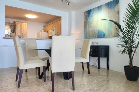 Купить кондоминиум в Холливуд, Флорида 1 спальня, 86.31м2, № 1704135 - фото 13