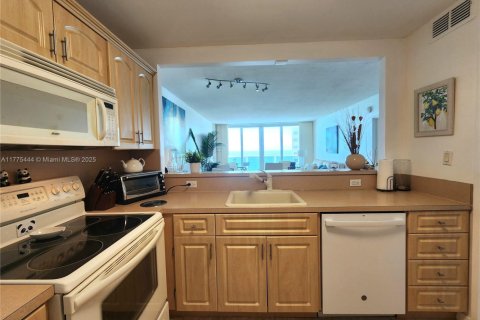 Купить кондоминиум в Холливуд, Флорида 1 спальня, 86.31м2, № 1704135 - фото 8