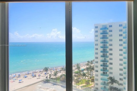 Купить кондоминиум в Холливуд, Флорида 1 спальня, 86.31м2, № 1704135 - фото 23