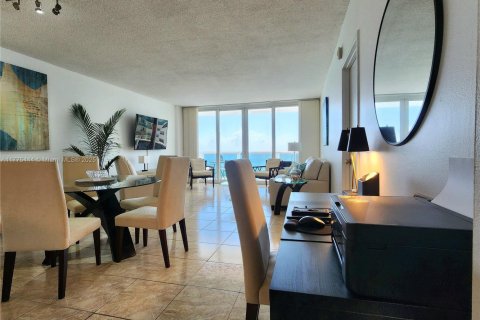 Купить кондоминиум в Холливуд, Флорида 1 спальня, 86.31м2, № 1704135 - фото 16