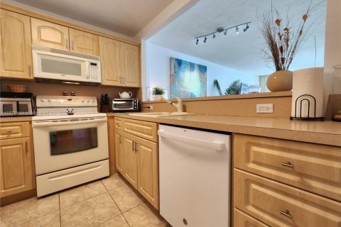 Купить кондоминиум в Холливуд, Флорида 1 спальня, 86.31м2, № 1704135 - фото 11