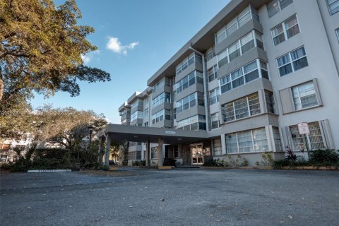 Copropriété à vendre à Plantation, Floride: 2 chambres, 97.92 m2 № 1977346 - photo 2