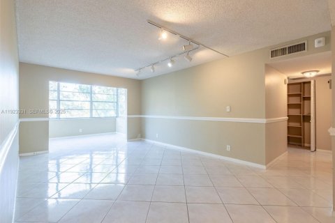 Copropriété à vendre à Plantation, Floride: 2 chambres, 97.92 m2 № 1977346 - photo 7