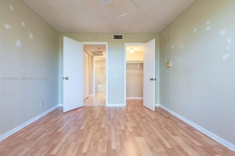 Copropriété à vendre à Plantation, Floride: 2 chambres, 97.92 m2 № 1977346 - photo 15