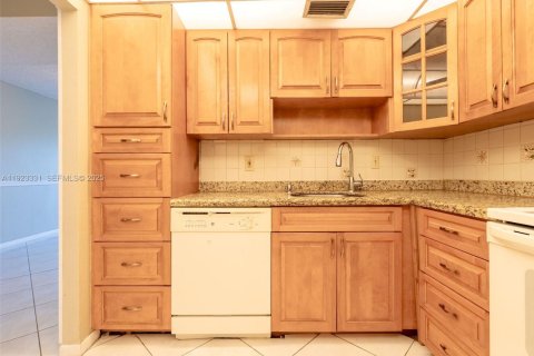 Copropriété à vendre à Plantation, Floride: 2 chambres, 97.92 m2 № 1977346 - photo 6