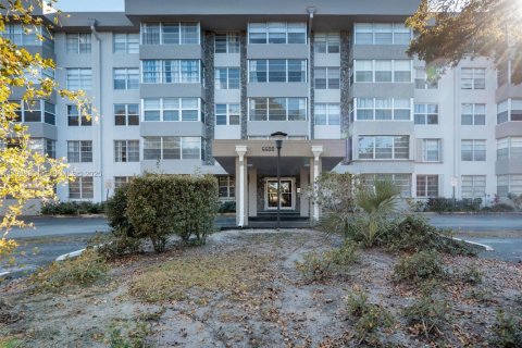 Copropriété à vendre à Plantation, Floride: 2 chambres, 97.92 m2 № 1977346 - photo 27