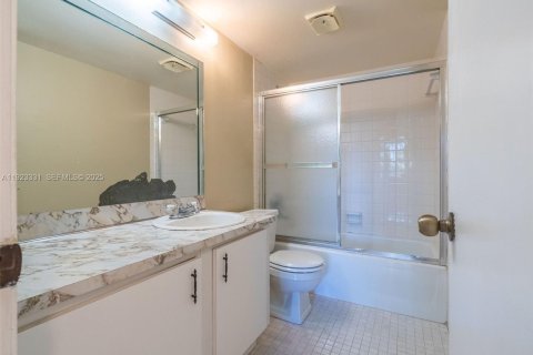 Copropriété à vendre à Plantation, Floride: 2 chambres, 97.92 m2 № 1977346 - photo 12