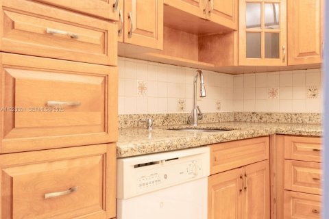 Copropriété à vendre à Plantation, Floride: 2 chambres, 97.92 m2 № 1977346 - photo 5