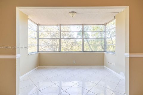 Copropriété à vendre à Plantation, Floride: 2 chambres, 97.92 m2 № 1977346 - photo 8