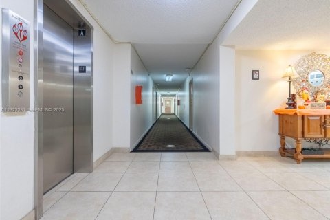 Copropriété à vendre à Plantation, Floride: 2 chambres, 97.92 m2 № 1977346 - photo 21