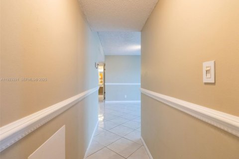 Copropriété à vendre à Plantation, Floride: 2 chambres, 97.92 m2 № 1977346 - photo 11