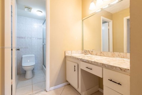 Copropriété à vendre à Plantation, Floride: 2 chambres, 97.92 m2 № 1977346 - photo 17