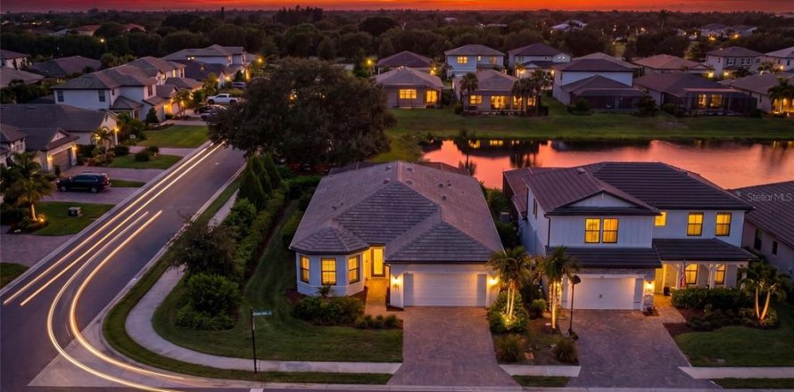 Villa ou maison à MAGNOLIA RANCH à Bradenton, Floride 3 chambres, 204.48 m2 № 2200131