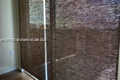 Condo in Miami, Florida, 2 bedrooms  № 1920174 - photo 16