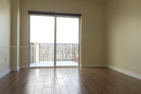 Condo in Miami, Florida, 2 bedrooms  № 1920174 - photo 22