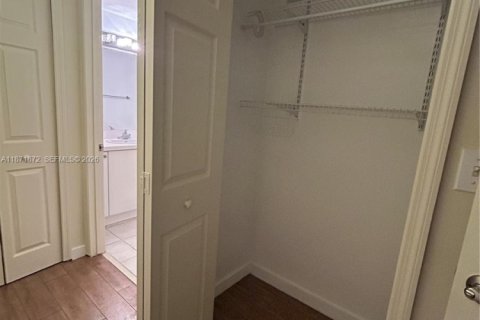 Copropriété à louer à Miami, Floride: 2 chambres, 81.1 m2 № 1920174 - photo 28