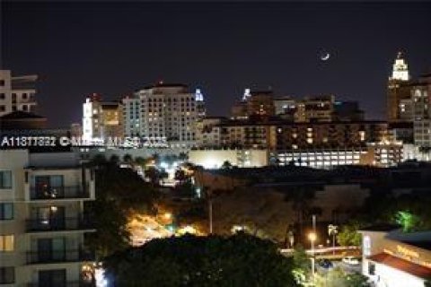 Condo in Miami, Florida, 2 bedrooms  № 1920174 - photo 5