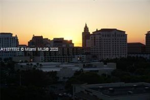 Condo in Miami, Florida, 2 bedrooms  № 1920174 - photo 4