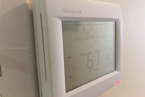 Condo in Miami, Florida, 2 bedrooms  № 1920174 - photo 28