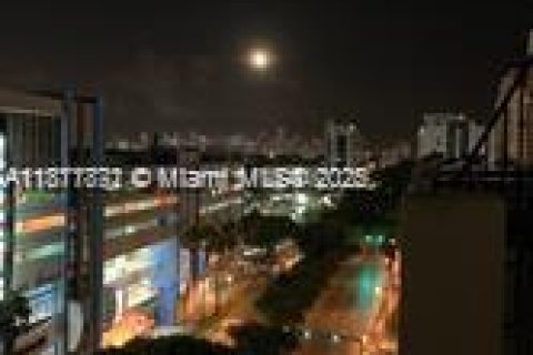 Condo in Miami, Florida, 2 bedrooms  № 1920174 - photo 17