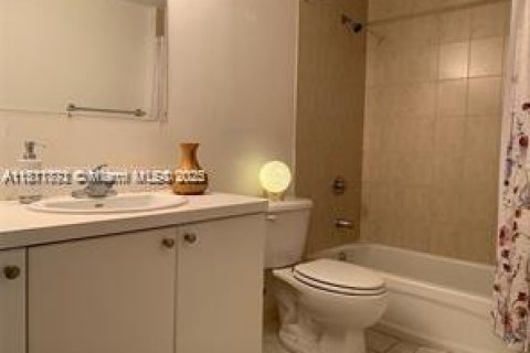 Condo in Miami, Florida, 2 bedrooms  № 1920174 - photo 20