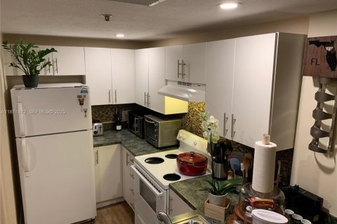 Copropriété à louer à Miami, Floride: 2 chambres, 81.1 m2 № 1920174 - photo 27