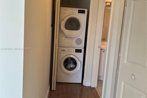 Copropriété à louer à Miami, Floride: 2 chambres, 81.1 m2 № 1920174 - photo 26