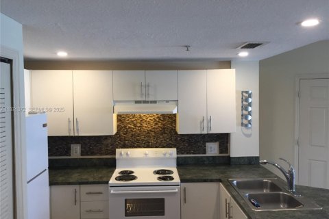 Copropriété à louer à Miami, Floride: 2 chambres, 81.1 m2 № 1920174 - photo 26