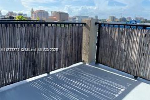 Condo in Miami, Florida, 2 bedrooms  № 1920174 - photo 10