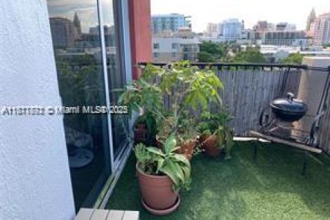 Condo in Miami, Florida, 2 bedrooms  № 1920174 - photo 9