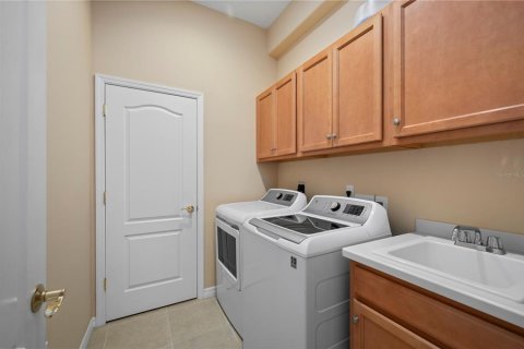 House in Port Charlotte, Florida 2 bedrooms, 128.86 sq.m. № 2393444 - photo 10
