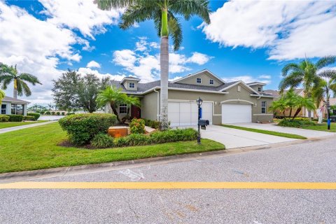 House in Port Charlotte, Florida 2 bedrooms, 128.86 sq.m. № 2393444 - photo 5
