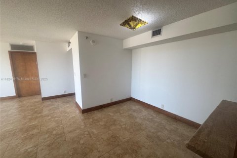 Condo in Miami, Florida, 2 bedrooms  № 1792558 - photo 14