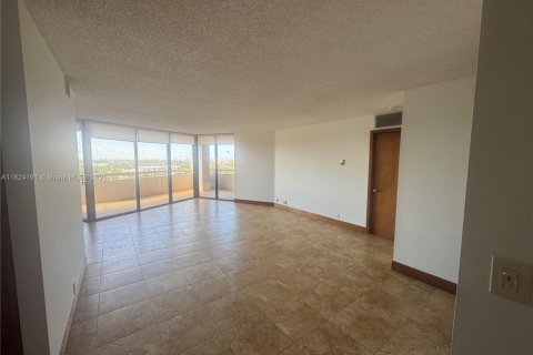 Condo in Miami, Florida, 2 bedrooms  № 1792558 - photo 6
