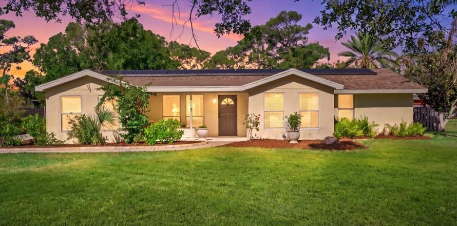 House in Venice, Florida 4 bedrooms, 216.37 sq.m. № 2195734
