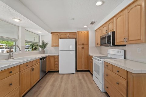 House in Venice, Florida 4 bedrooms, 216.37 sq.m. № 2195734 - photo 14