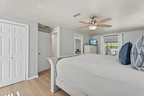 House in Venice, Florida 4 bedrooms, 216.37 sq.m. № 2195734 - photo 21